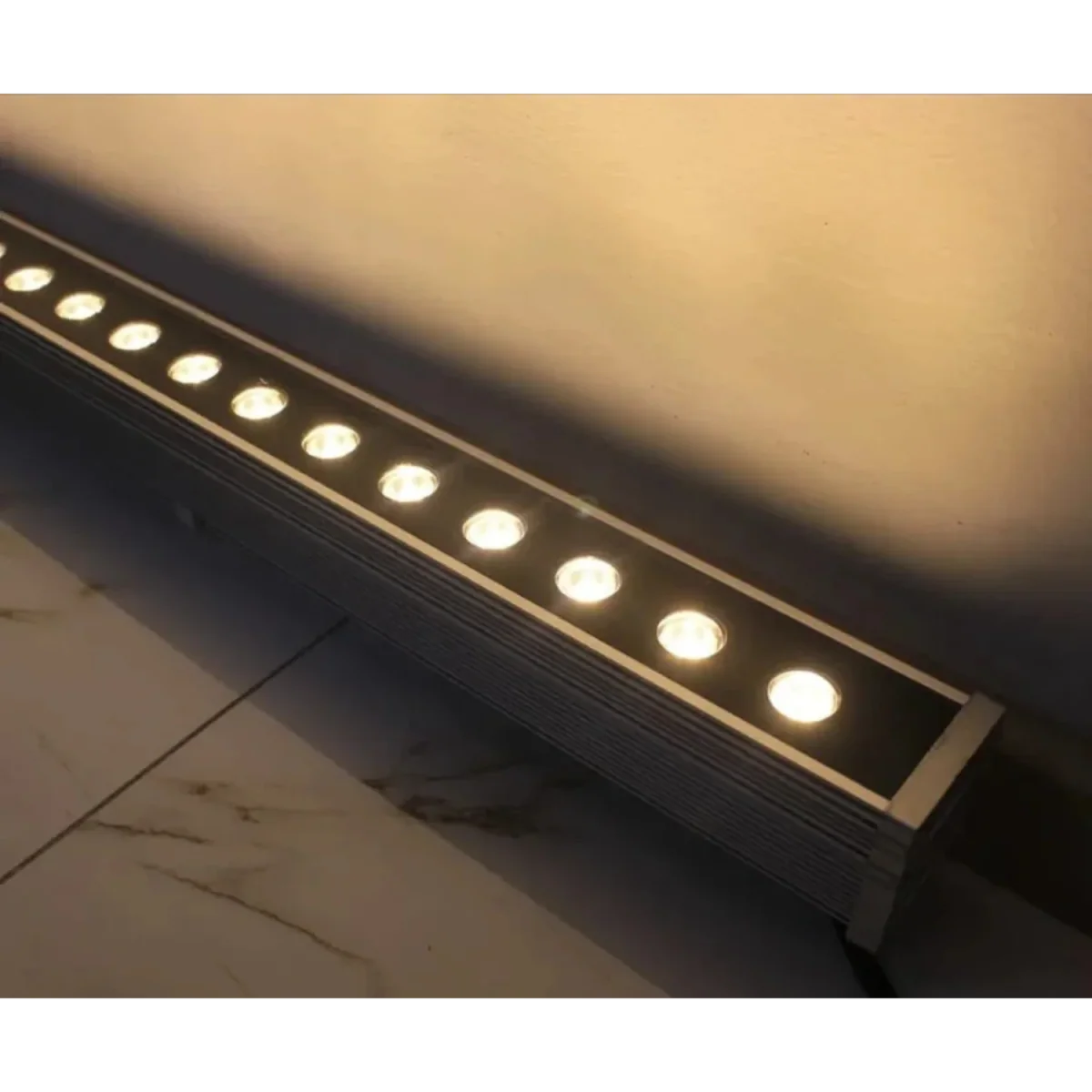 Ultra Light RGBW LED Underwater Wall Washer Light IP65 (YL6718) - Image 2