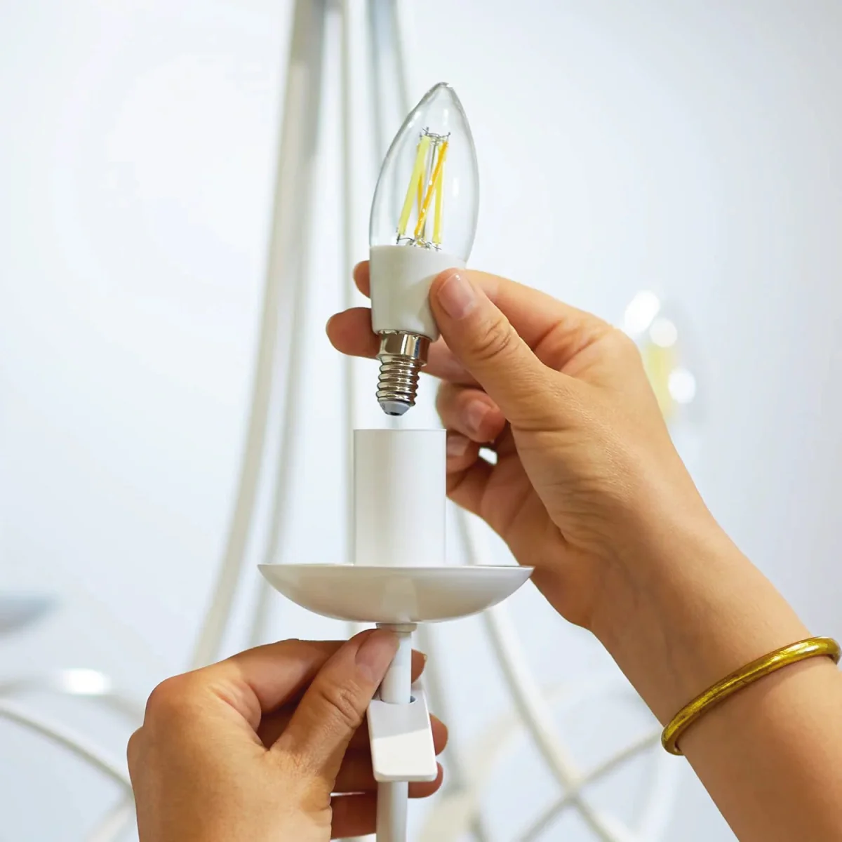 Ultralight LED Bulb 3.7W E14 With 5 Years Warranty (UTL-C600SG) - Image 2